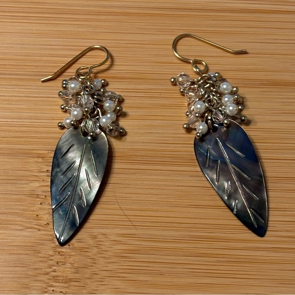 Shell Feather Charms With Glass Pearl Clusters Lightweight Earrings - Picture 5 of 6